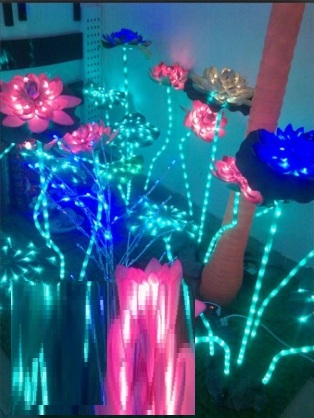 Hoa sen trang trí noel Giá bán: 13.000.000đ