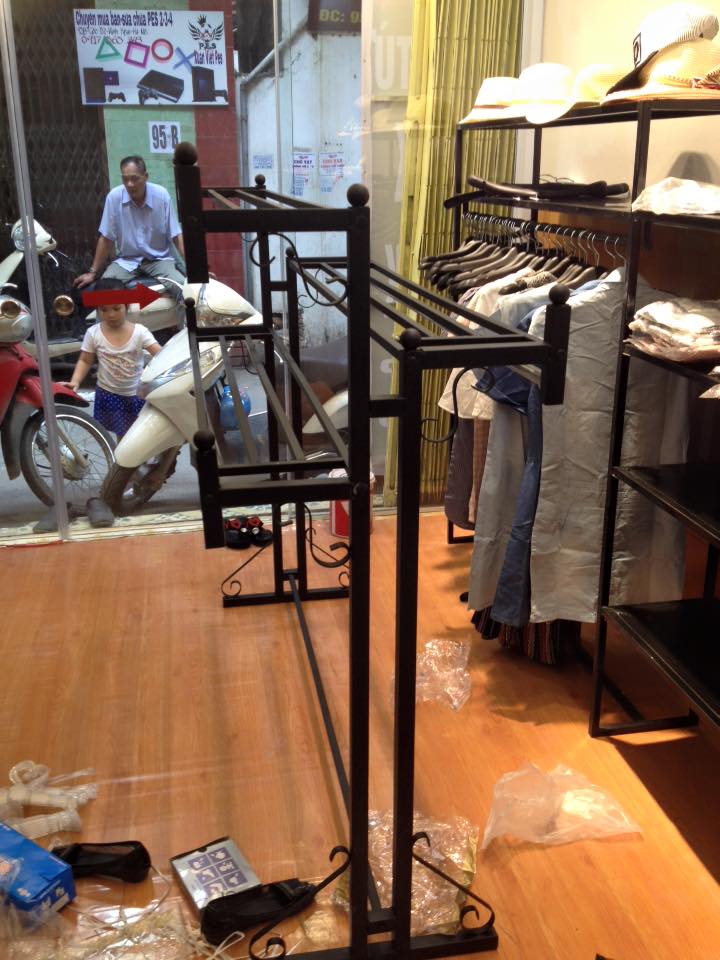 Giàn giá kệ treo quần áo 3 tầng đen Giá bán: 750.000đ