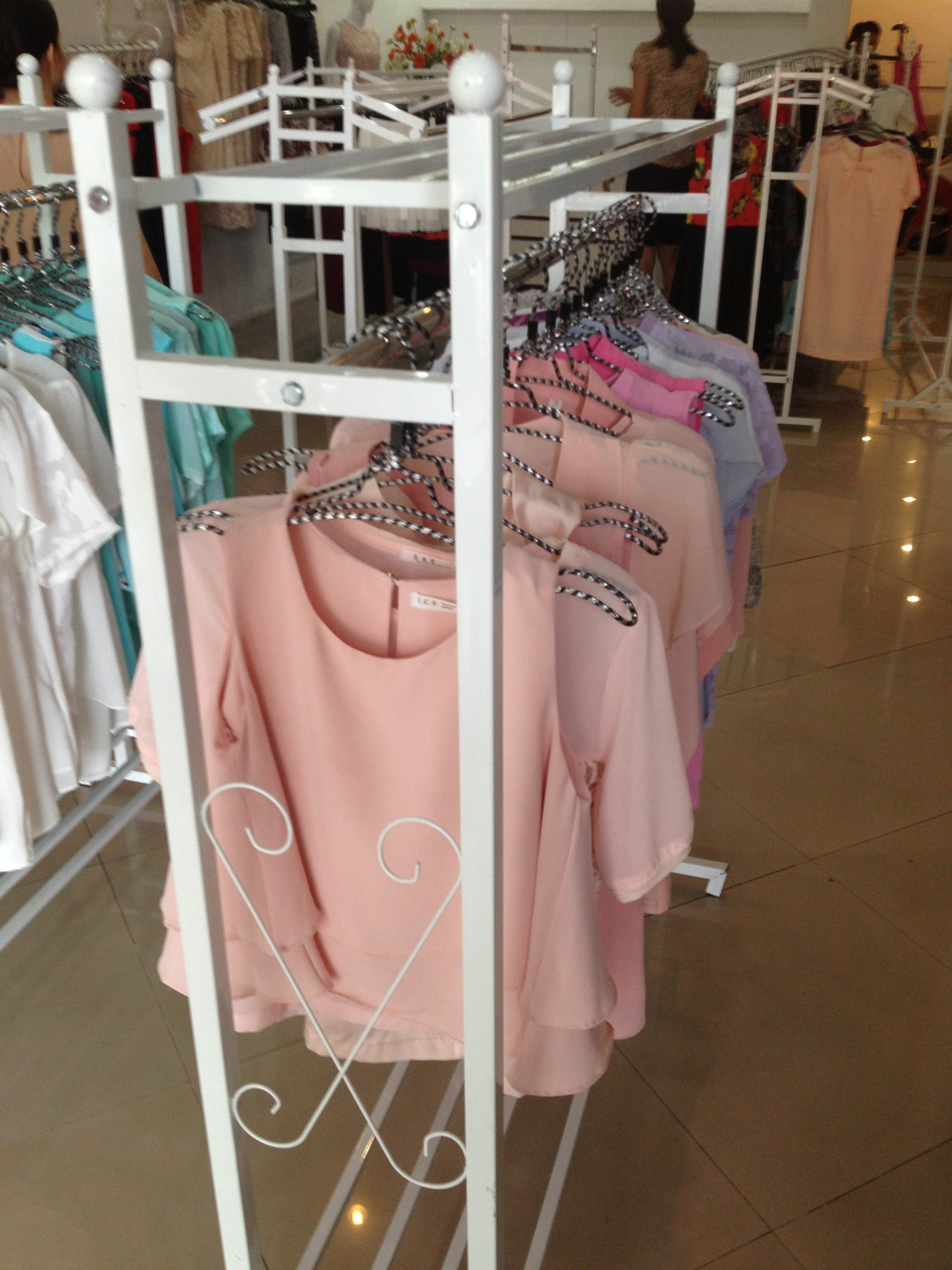 Giàn giá kệ treo quần áo đơn 1 tầng Giá bán: 600.000đ