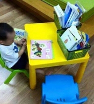 Bàn, ghế cho bé học bài