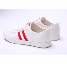 Giày thể thao trắng sọc đỏ