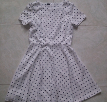 Váy thô chấm bi trắng