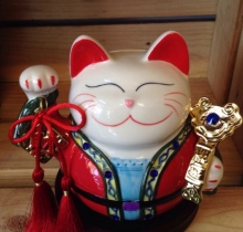 Mèo Đế Gỗ cầm gậy Như Ý