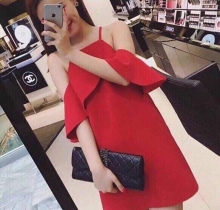 Đầm suông yếm cánh tiên rớt vai