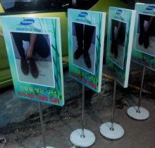 in ấn biển quảng cáo, làm biển đồng inox chữ nổi mica, cắt dán chữ decan